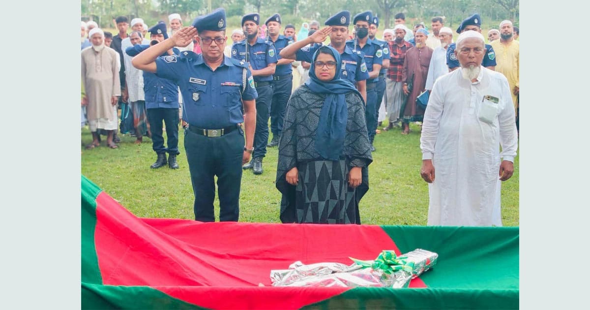 সাপাহারে বীর মুক্তিযোদ্ধার রাষ্ট্রীয় মর্যাদায় দাফন সম্পন্ন