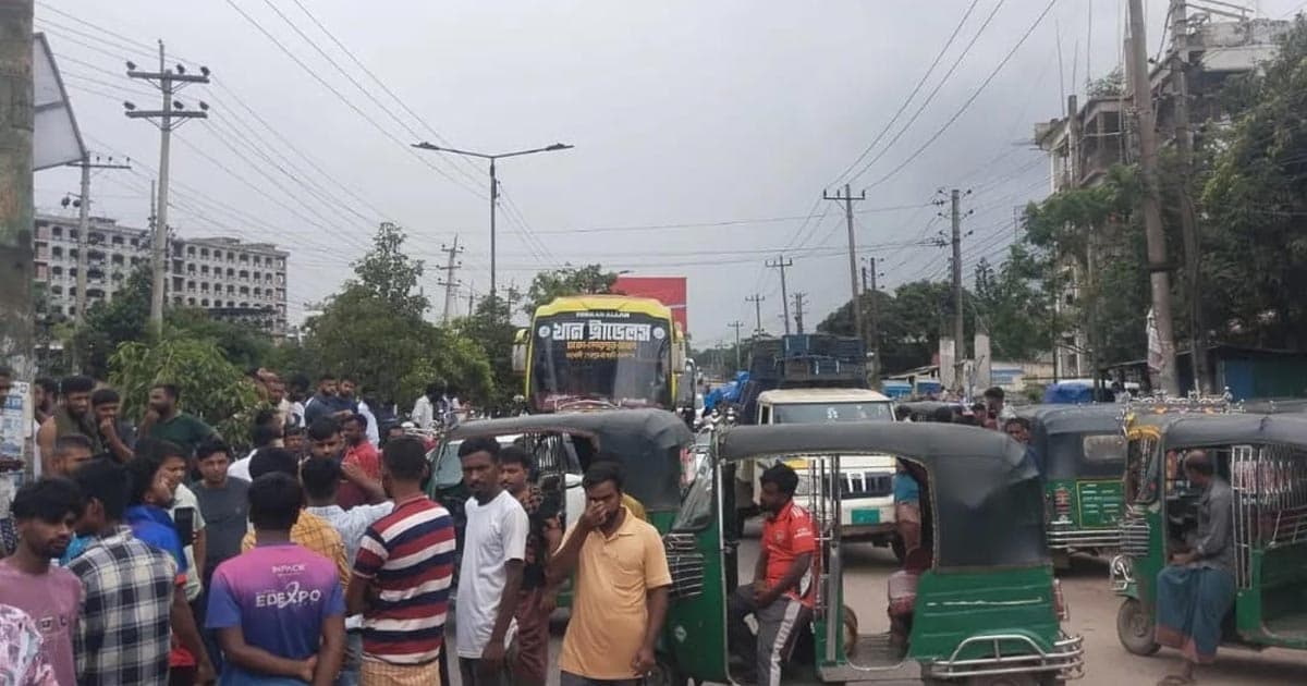 ঢাকা-ময়মনসিংহ মহাসড়কে সিএনজি চালকদের অবরোধ পালিত
