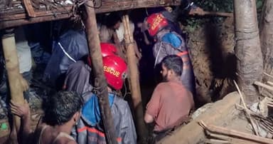 কক্সবাজারে পাহাড় ধসে গৃহবধূর মৃত্যু, ৮ দিনের বর্ষণে নিহত ২৯