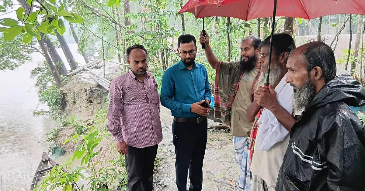 বেতাগীতে বেড়িবাঁধ ভেঙে শতাধিক পরিবার পানিবন্দি