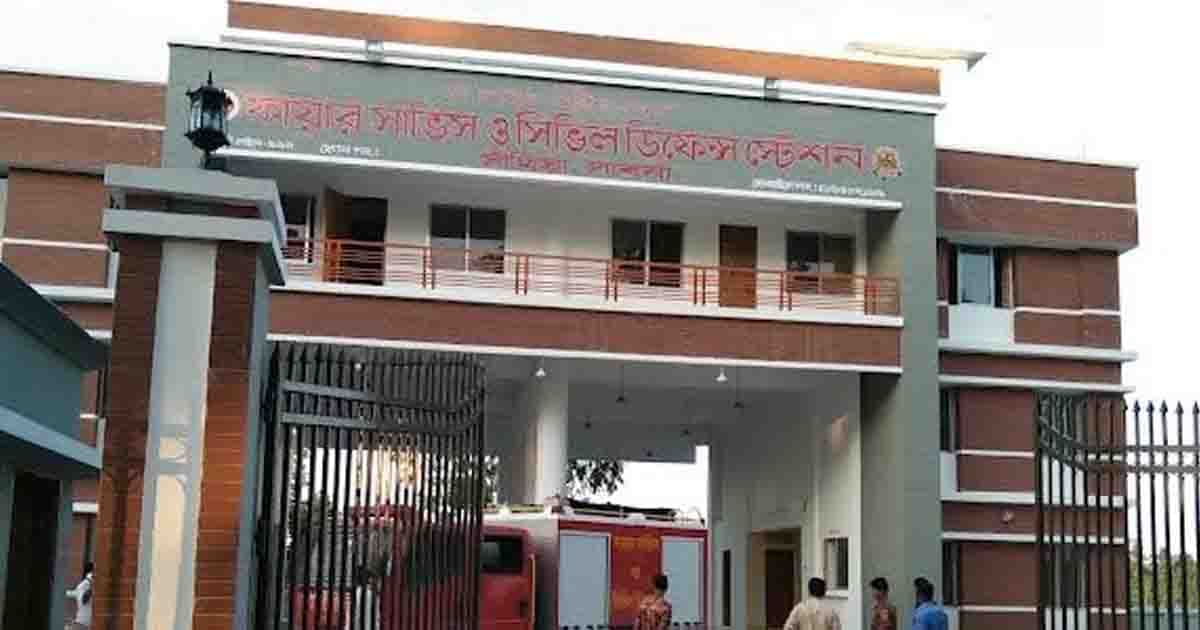 সাঁথিয়ায় আগুনে দেড়শ' মণ পেঁয়াজসহ দিনমজুরের সর্বস্ব পুড়ে ছাই