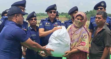 মৌলভীবাজারে বন্যার্তদের পাশে বাংলাদেশ পুলিশ