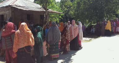 বাবার দাফন শেষে ফেরার পথে পেলেন মেয়ের মৃত্যু খবর