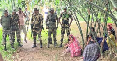 বিরামপুর সীমান্তে বিএসএফ’র পুশইন প্রতিহত