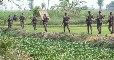 সাতক্ষীরা সীমান্তে বিজিবির গুলি, পালাল দুই ভারতীয় চোরাকারবারি