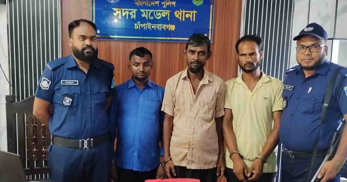 চাঁপাইনবাবগঞ্জে চোরাই ভারতীয় মোবাইলসহ গ্রেপ্তার ৩