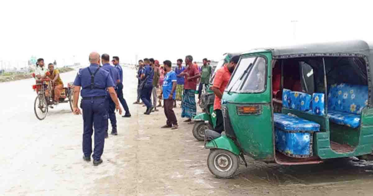 মহাসড়কে উল্টো পথে গাড়ি চলাচল, পুলিশের বিশেষ অভিযান