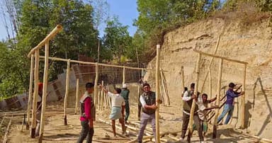 কক্সবাজারে পানবরজ উচ্ছেদে বনকর্মীদের ওপর হামলা