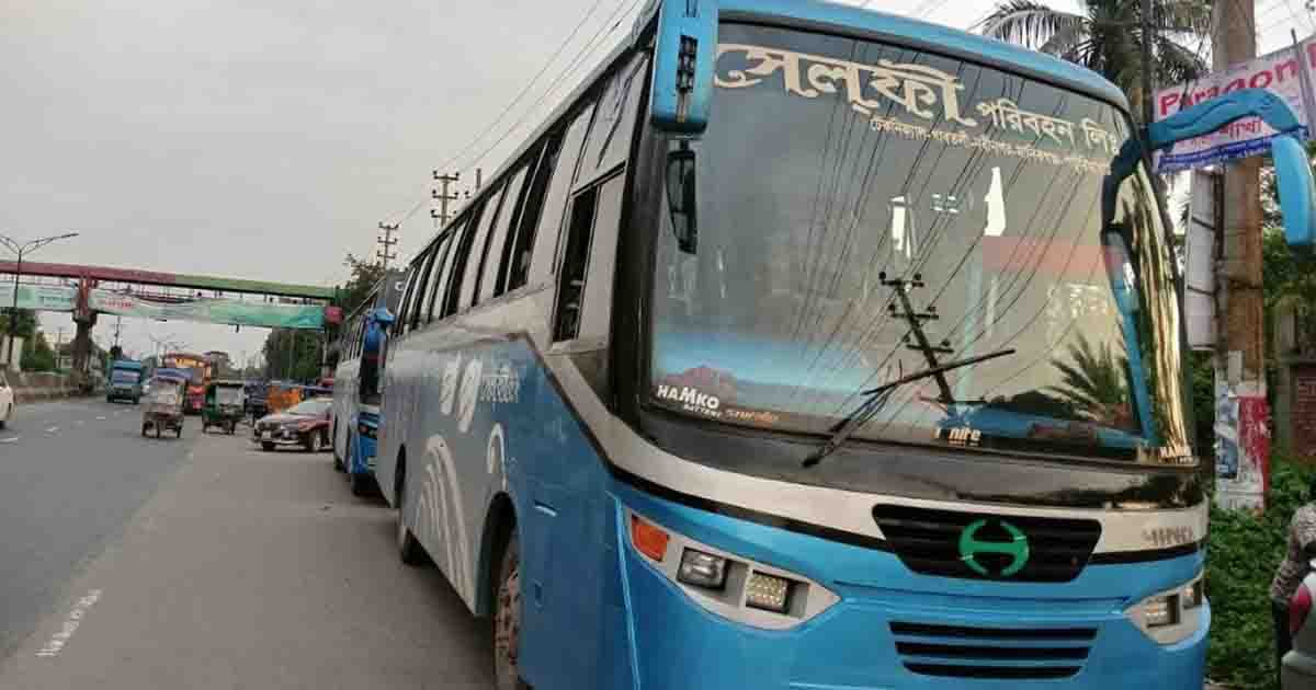 নারী শিক্ষার্থীকে ধাক্কা, জাবিতে 'সেলফি' পরিবহণের ৬ বাস আটক