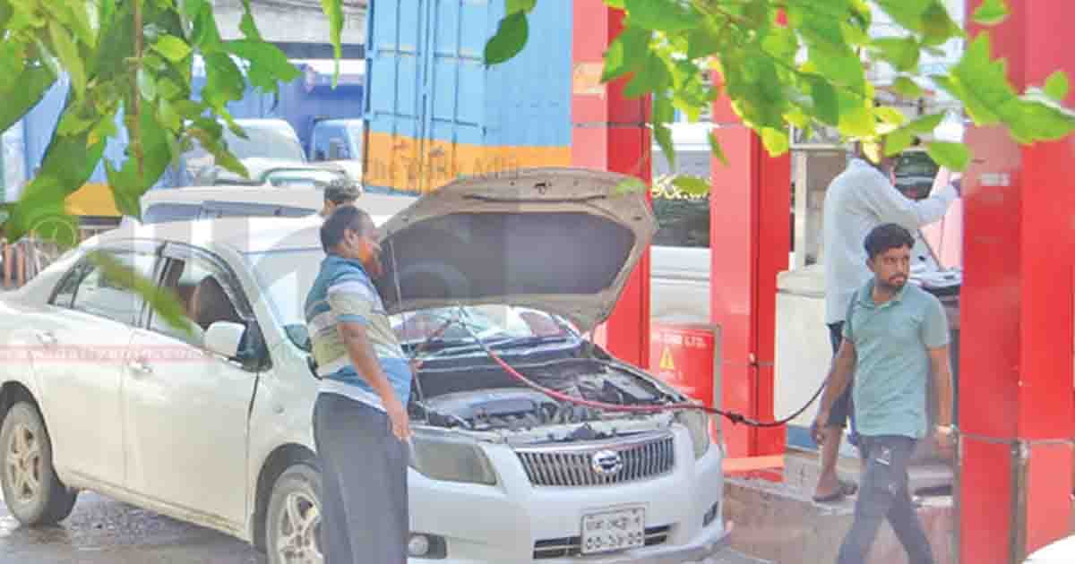 গ্যাস সংকটে বন্ধ হচ্ছে ফিলিং স্টেশন