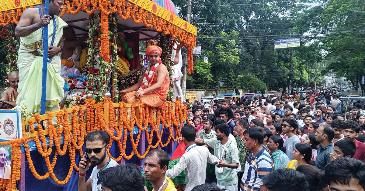 বরিশালে বর্ণাঢ্য আয়োজনে রথযাত্রা