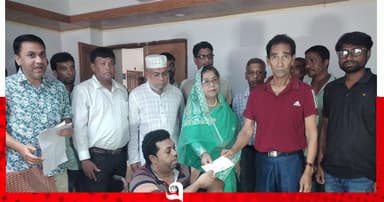 অসহায় ও দুস্থ মানুষের মাঝে আর্থিক সহায়তার চেক বিতরণ