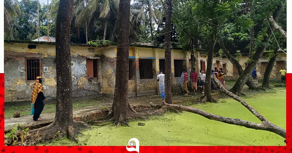 অবহেলায় জীর্ণ এক ইউনিয়ন স্বাস্থ্যকেন্দ্রের আর্তি