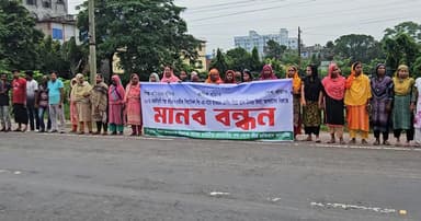 গ্যাস চুরির অভিযোগ ‘ভিত্তিহীন’ দাবি করে মানববন্ধন