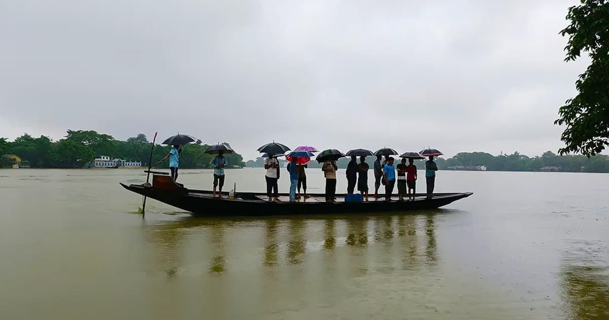 ১৮ জেলায় বন্যা আতঙ্ক, পানিবন্দি লাখো মানুষ