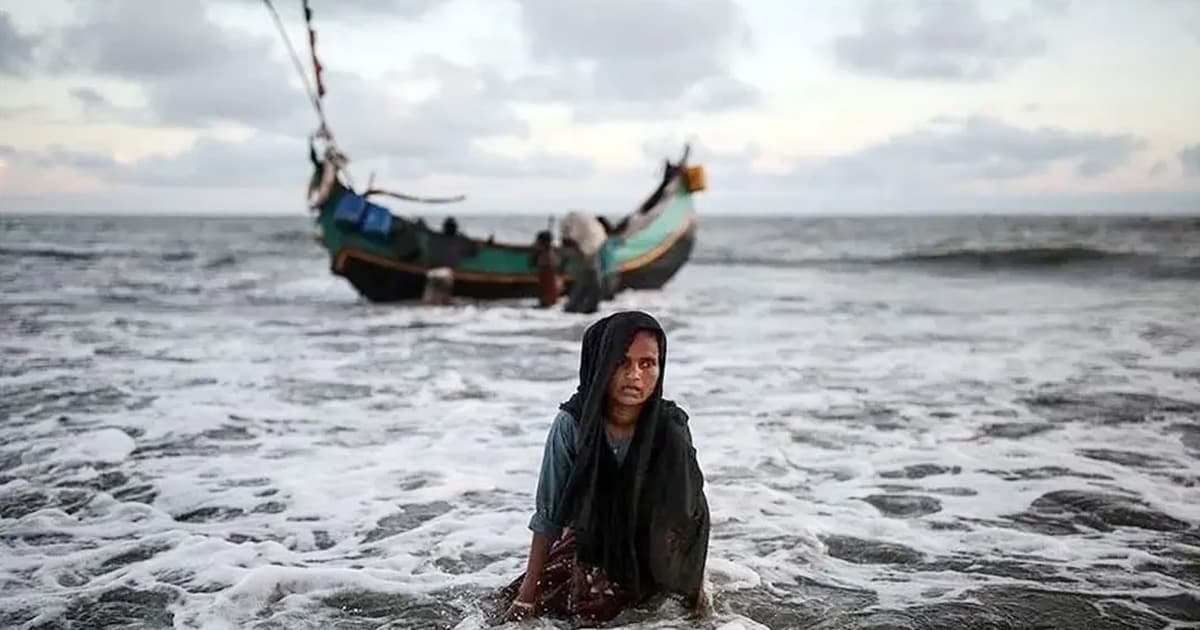 মিয়ানমার উপকূলে দুই নৌকা ডুবে ৫৩০ রোহিঙ্গার মৃত্যু