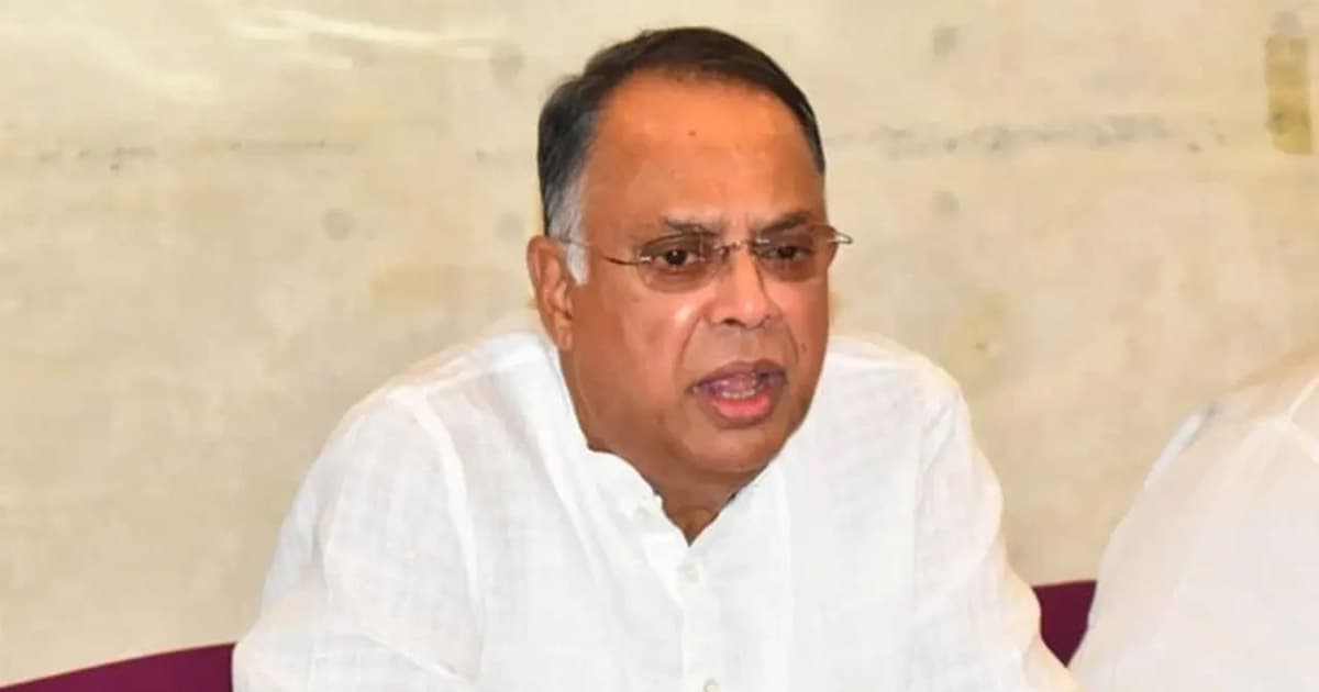 ১৬ লাখ টন তেল কিনবে সরকার, সিঙ্গাপুর যাবেন জ্বালানিমন্ত্রী