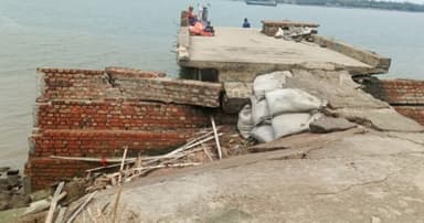 শ্যামনগরে গাবুরা-বুড়িগোয়ালিনী খেয়াঘাটে ভাঙ্গন