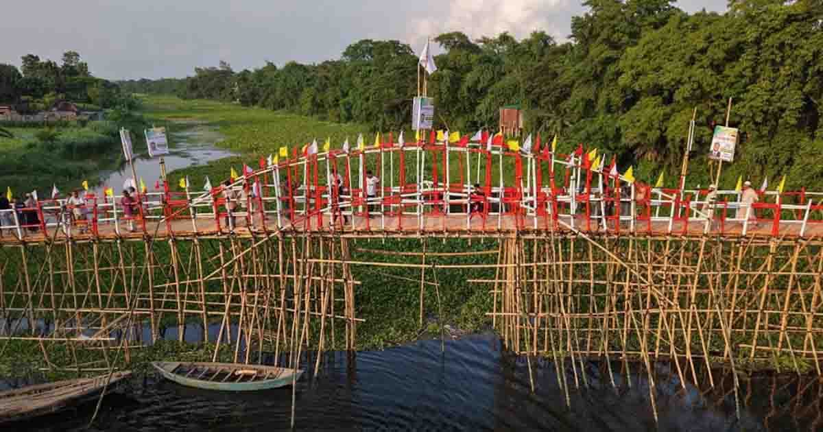 ধলেশ্বরীর বুকে বাঁশ-কাঠের দৃষ্টিনন্দন সেতু