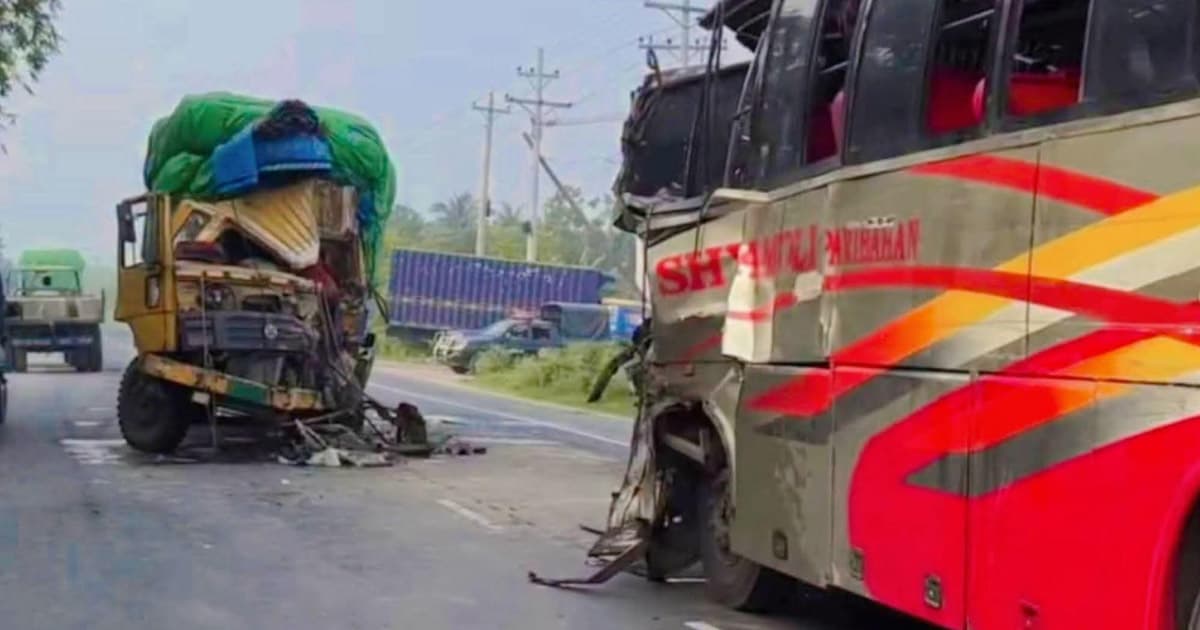 কুষ্টিয়ায় বাস-ট্রাক মুখোমুখি সংঘর্ষ, নিহত ১