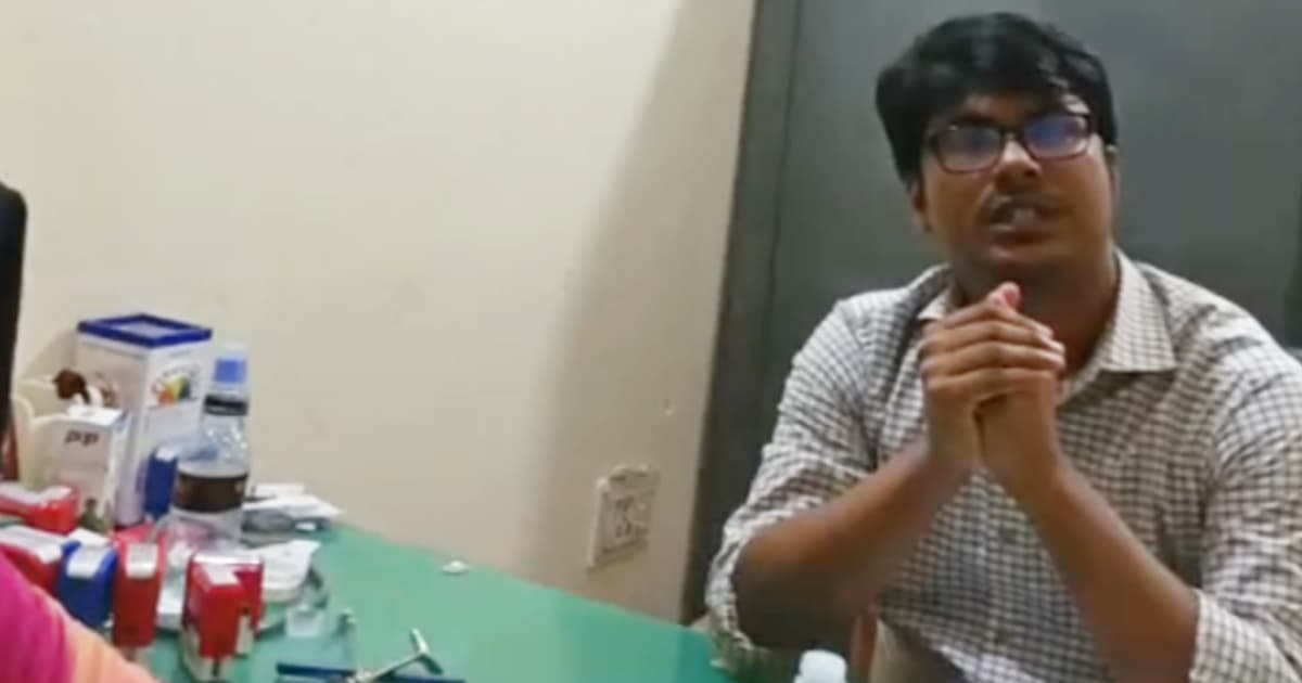 টাকা না পেয়ে রোগীর প্রেসক্রিপশন আটকে রাখার অভিযোগ