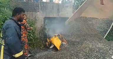 কুষ্টিয়ায় পাথরবোঝাই ট্রাক খাদে উল্টে আগুন, চালক-সহকারী নিহত