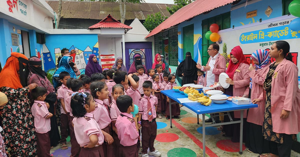 শিবচরে শিশু শিক্ষার্থীদের নিয়ে ফল উৎসব