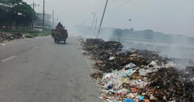 ভোলা-চরফ্যাশন মহাসড়কের পাশে ময়লার ভাগাড়, ভোগান্তিতে মানুষ