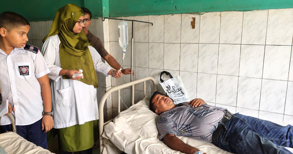 দুই বছর পর স্কুলে ফিরেই হামলার শিকার প্রধান শিক্ষক