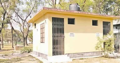 গংগাচড়ায় ৯ লাখ টাকার গণশৌচাগার তালাবদ্ধ, দুর্ভোগে মানুষ