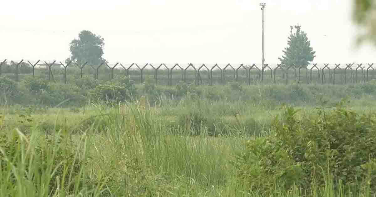 নওগাঁ সীমান্তে বিএসএফের পুশইন চেষ্টা ব্যর্থ, শূন্যরেখায় আটকা ৯ জন