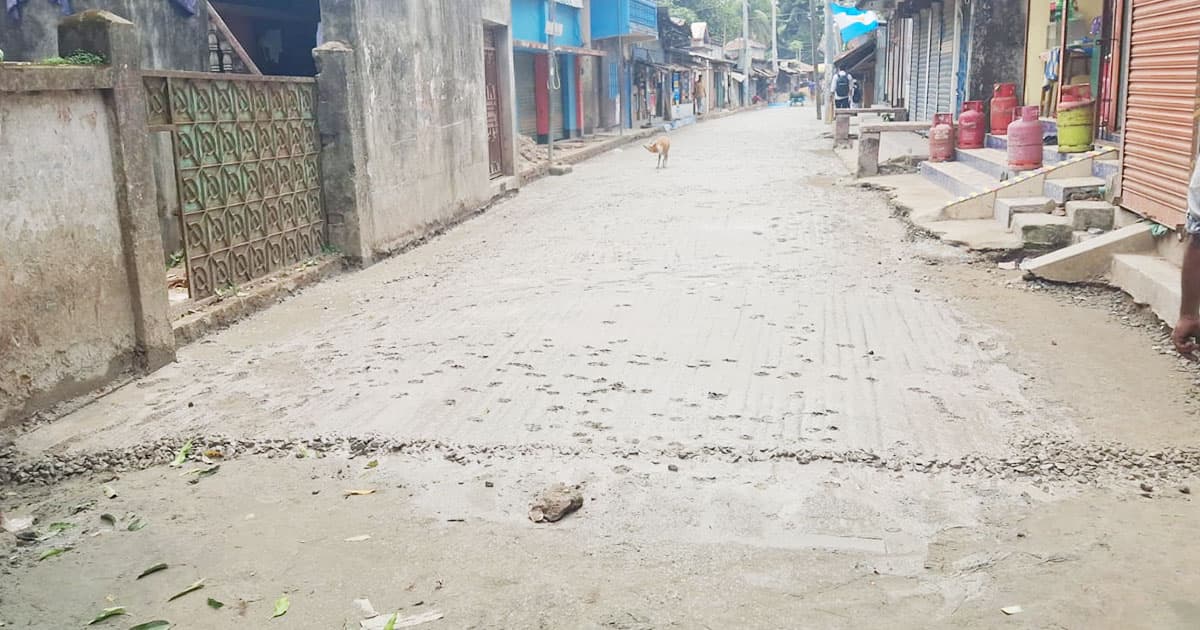 অনিয়মের অভিযোগে বন্ধ সড়কের কাজ, পরে আবার শুরু