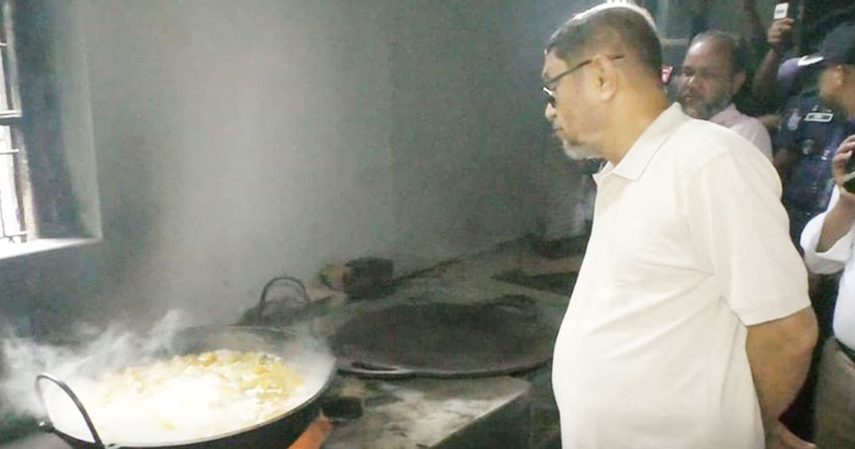কুষ্টিয়ায় হাসপাতালে আকস্মিক পরিদর্শনে স্বাস্থ্যমন্ত্রী