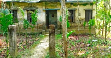 জরাজীর্ণ ভবন ও ওষুধ সংকটে কমিউনিটি ক্লিনিক