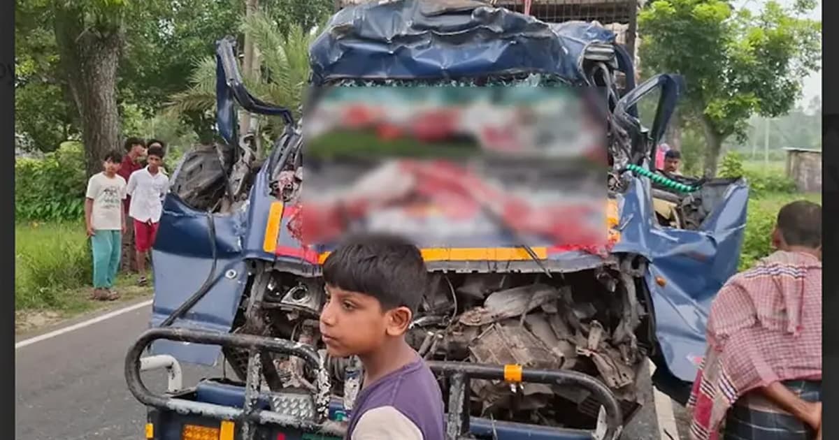 টাঙ্গাইলে ট্রাকে পিকআপের ধাক্কায় ৪ জনের মৃত্যু