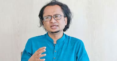 দিল্লিতে প্রবেশে বাধা, ঢাকা ফিরছেন প্রধানমন্ত্রীর তথ্য উপদেষ্টা