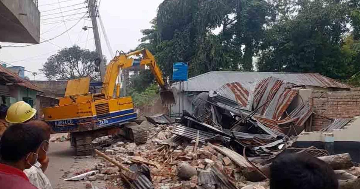 সৈয়দপুরে রেলের অবৈধ স্থাপনায় উচ্ছেদ অভিযান শুরু