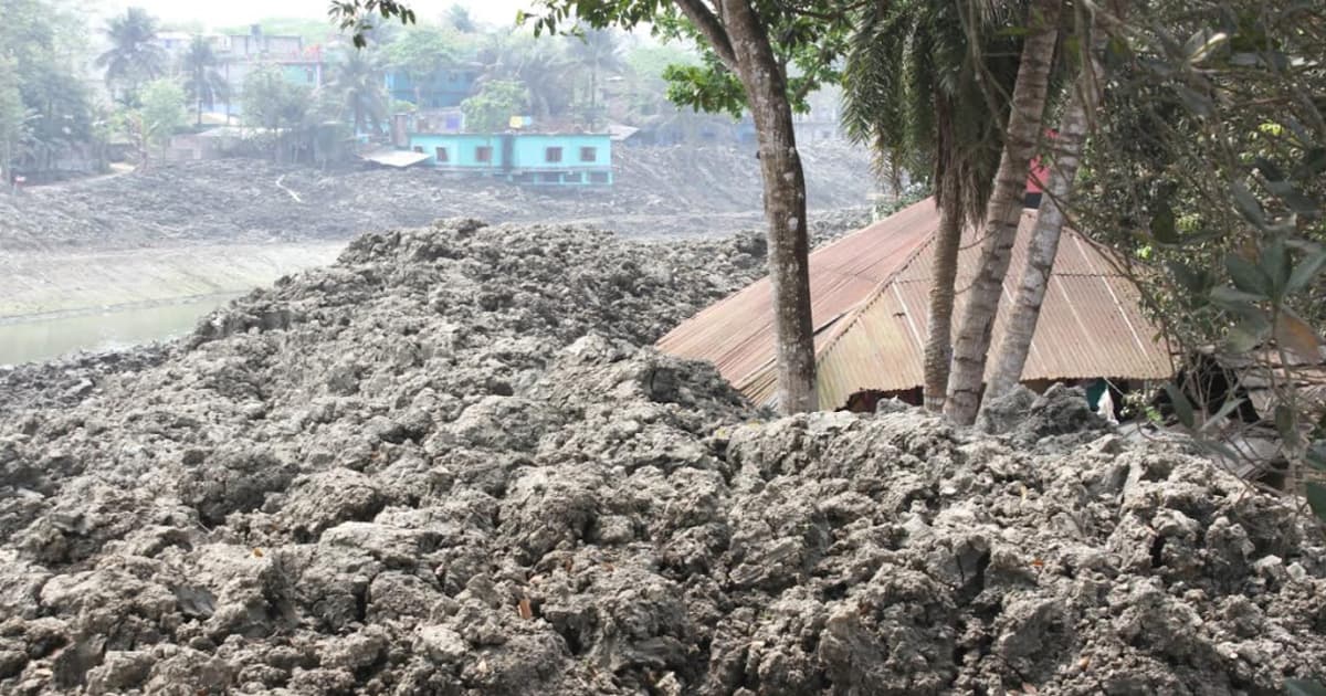 চিত্রা নদী পুনঃখননের মাটি অপসারণ না করায় যশোরে মানবিক বিপর্যয়