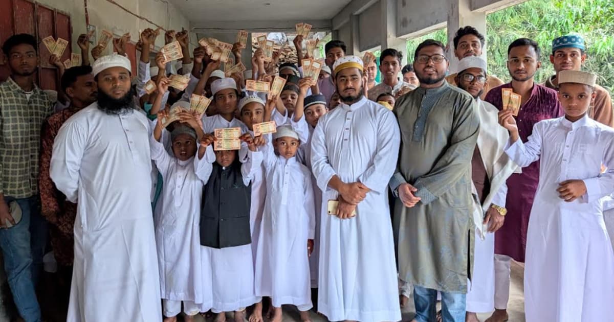 বেড়ায় শিক্ষার্থীদের মুখে হাসি ফোটালো ‘শিক্ষার্থী সহযোগিতা সংগঠন’