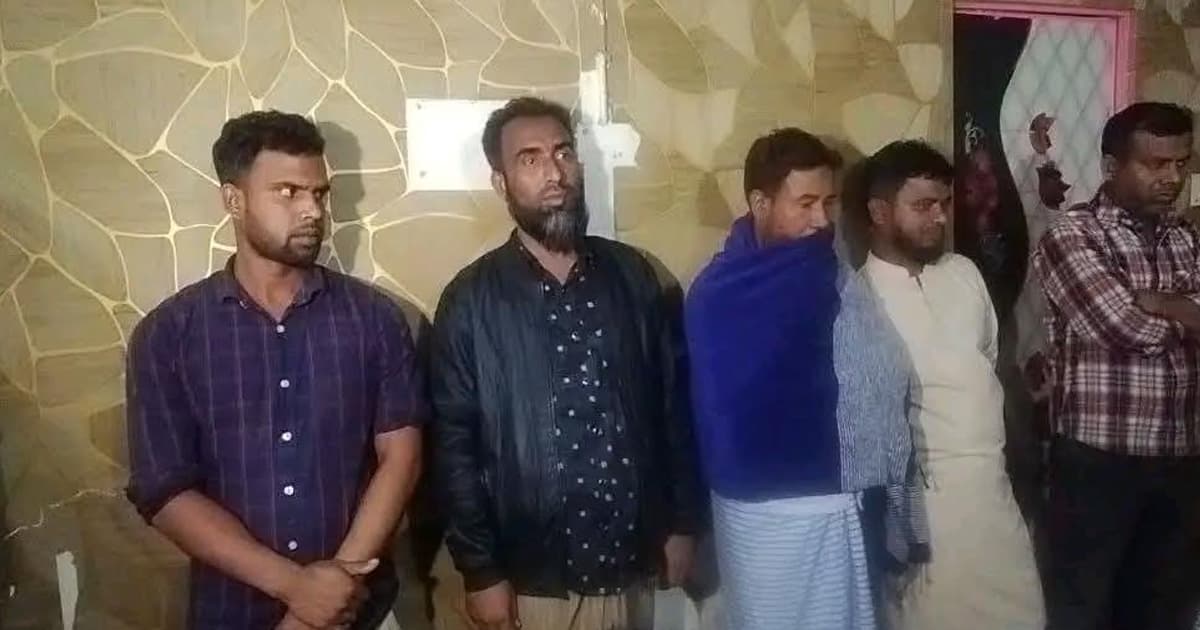 জামালপুরে পেট্রোল-অকটেন পাচারের সময় আটক ৭