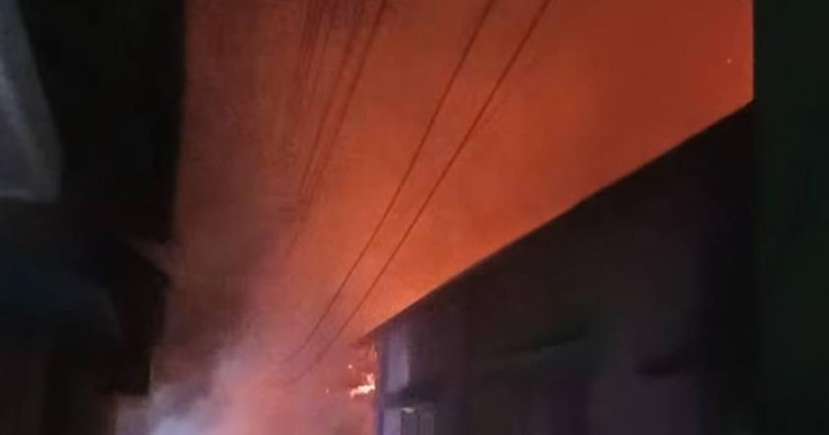 সৈয়দপুরে মধ্যরাতে ভয়াবহ অগ্নিকাণ্ডে ৯ ঘর পুড়ে ছাই