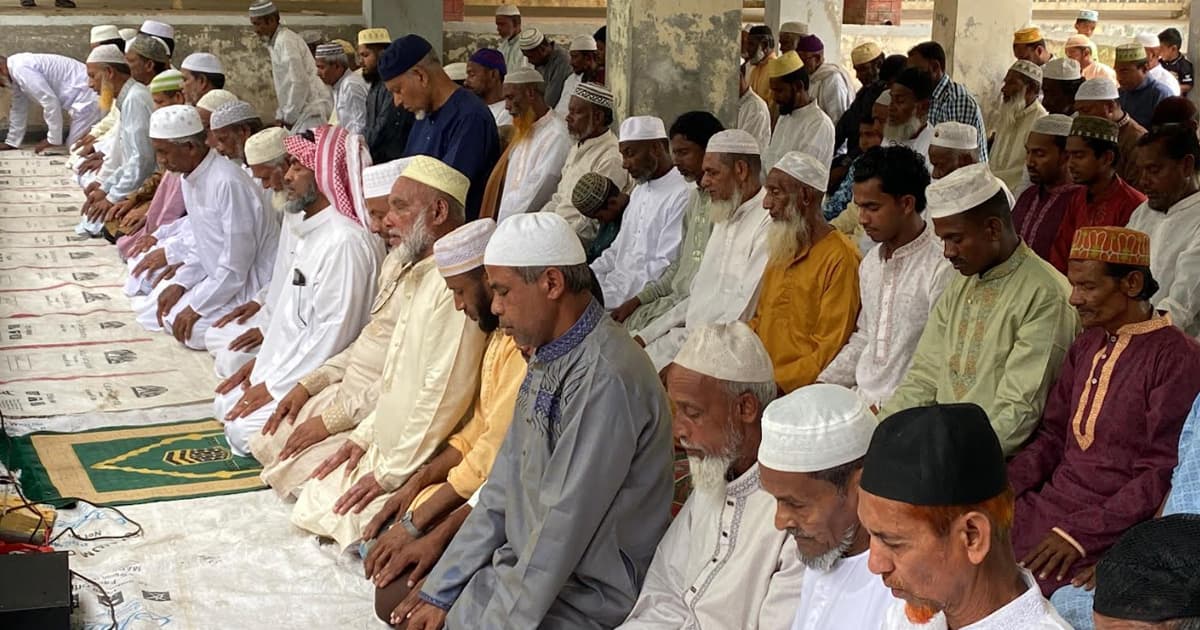 সৌদি আরবের সাথে মিল রেখে পিরোজপুরের ১০ গ্রামে ঈদ উদযাপন