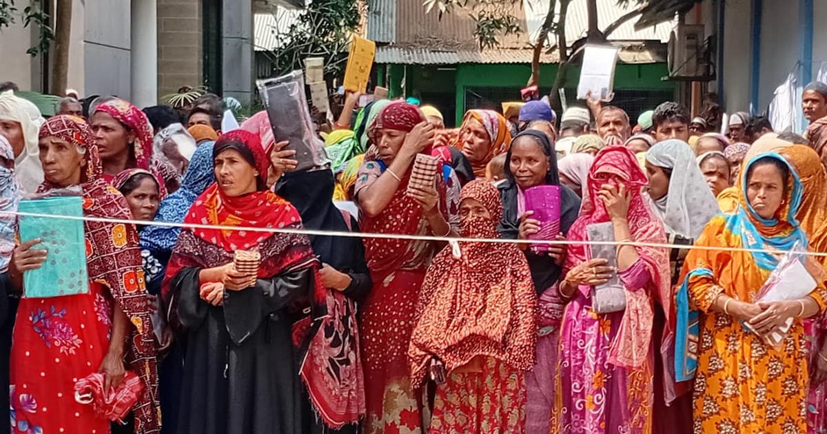 তেঁতুলিয়ায় দুই হাজার হত-দরিদ্র মানুষের মাঝে ঈদ উপহার বিতরণ