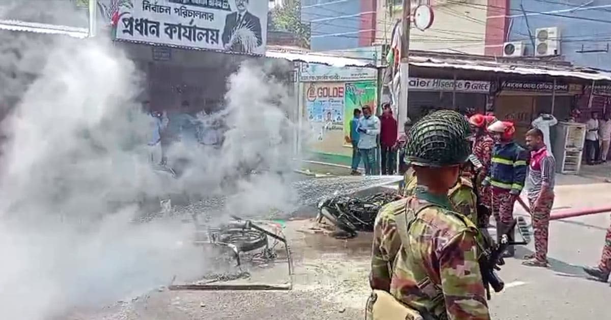 ঈশ্বরদীতে বিএনপির দুই গ্রুপের সংঘর্ষ, অতিরিক্ত পুলিশ সুপারসহ আহত ৩৫