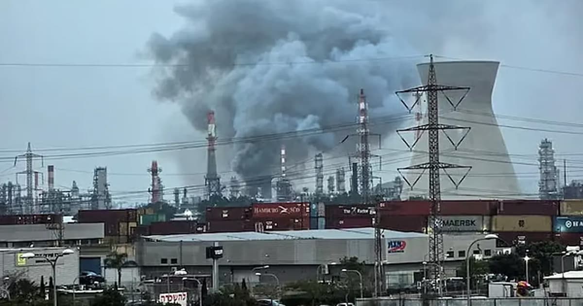 ইসরাইলের তেল শোধনাগারে ইরানের ক্ষেপণাস্ত্র হামলা