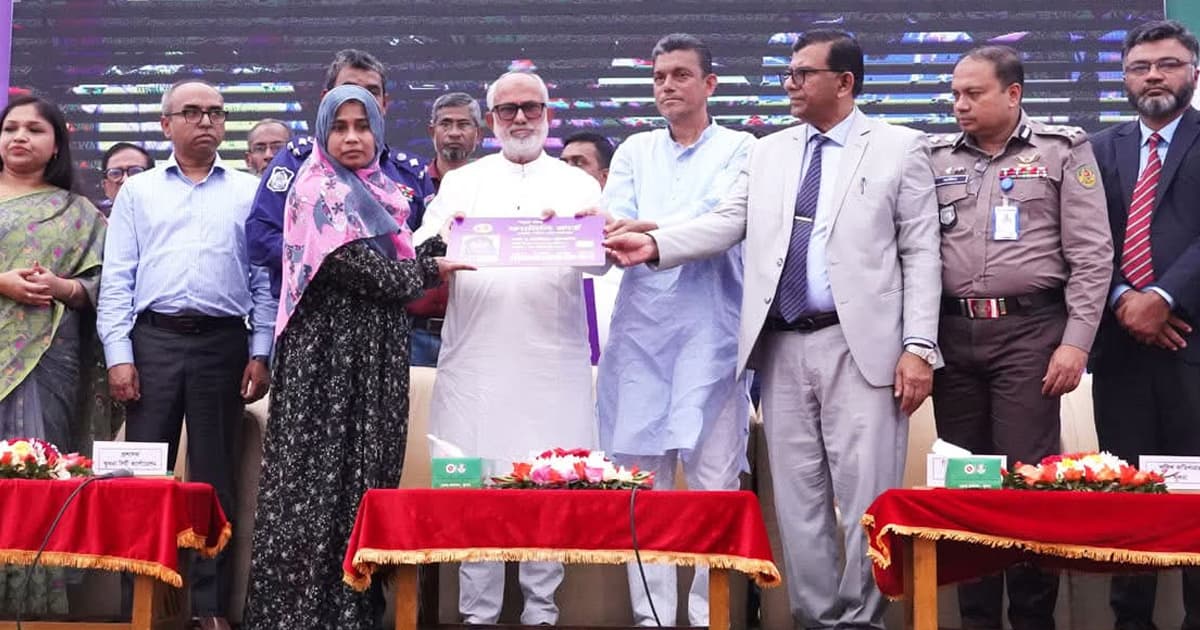 খুলনায় পাঁচ হাজার ২৭৫ উপকারভোগীদের মাঝে ফ্যামিলি কার্ড বিতরণ