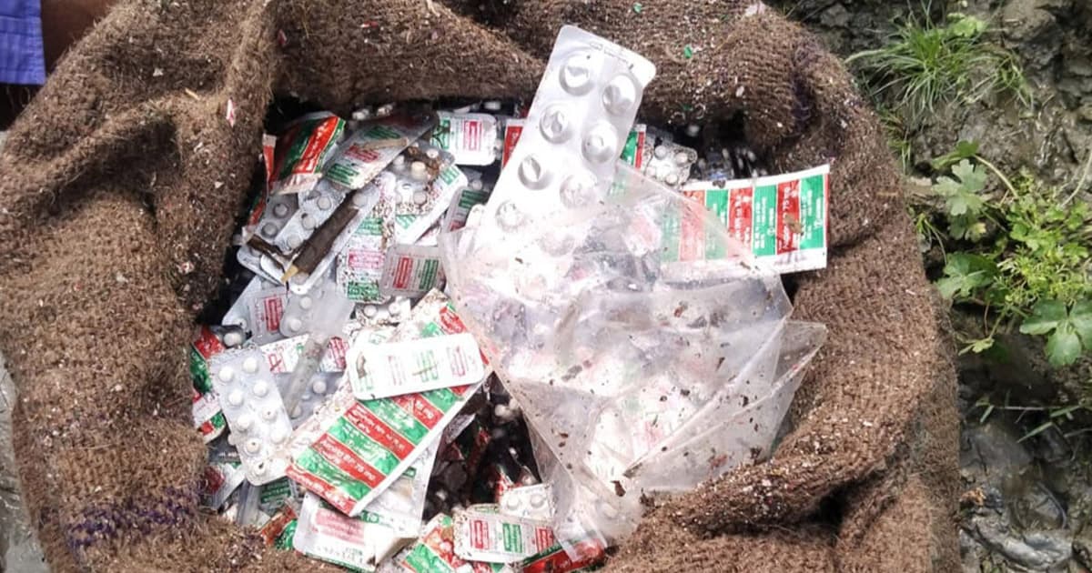 গফরগাঁওয়ে দুই বস্তা সরকারি ওষুধ উদ্ধার