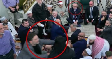 ঈদের জামাতে গিয়ে মুসল্লিদের তোপের মুখে অস্ট্রেলিয়ার প্রধানমন্ত্রী