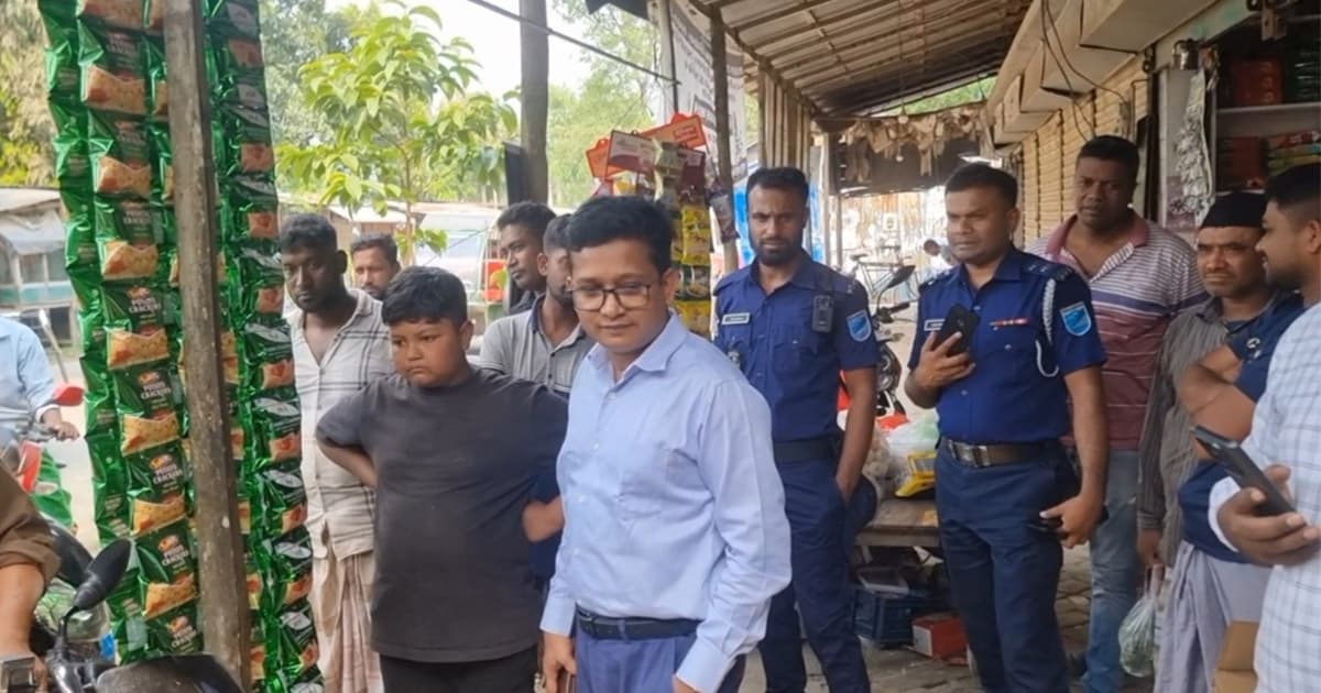 শিবচরে বেশি দামে পেট্রোল বিক্রি, দোকান মালিককে জরিমানা