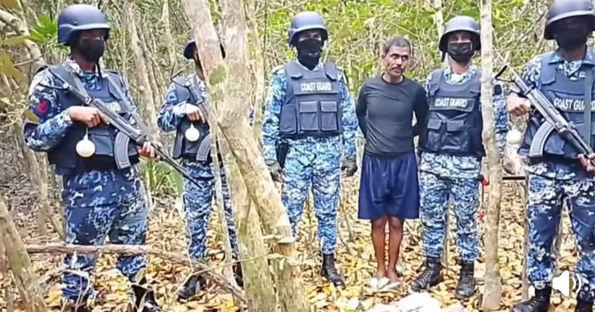 সুন্দরবনে আগ্নেয়াস্ত্র ও গুলিসহ আটক দুই